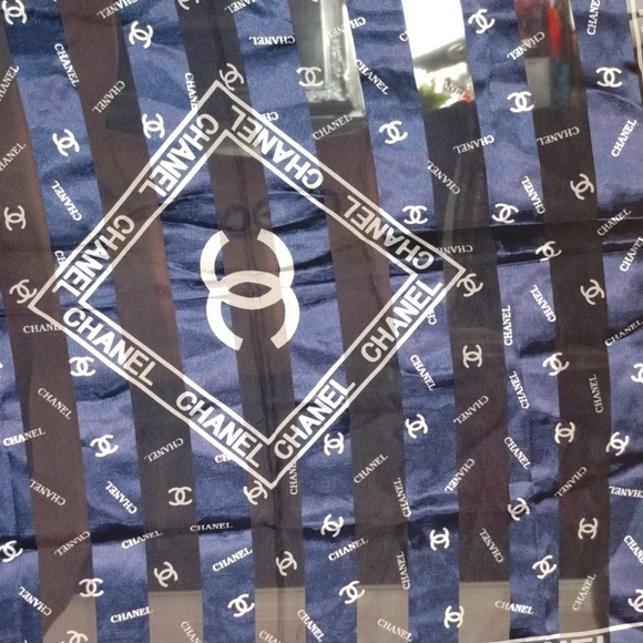 CHANEL! Very Rare & Authentic Chanel Vintage Scarf 100% Silk Chiffon - Picture 3 of 4